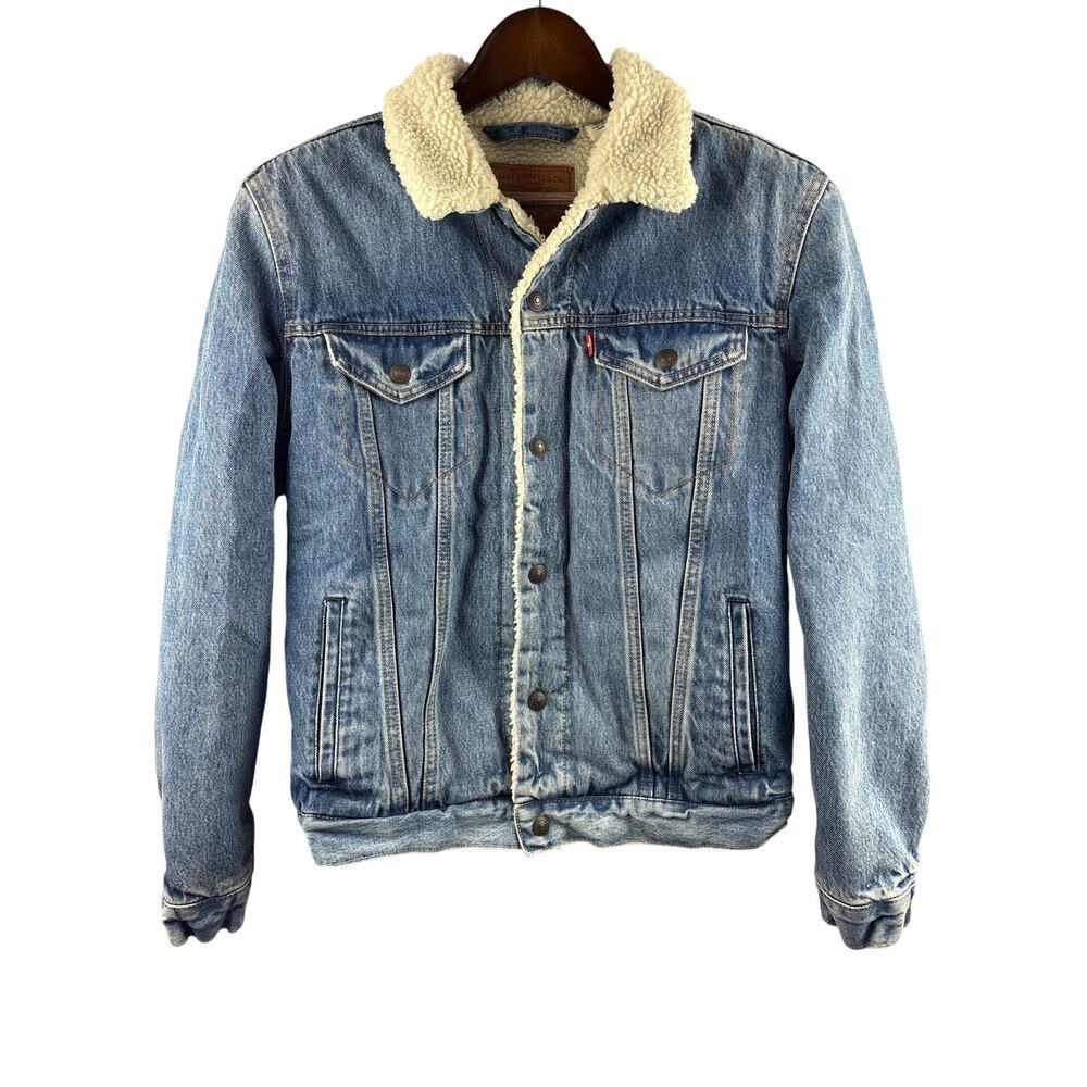 Women’s Levi’s Medium Light Washed Blue Jean Jacket